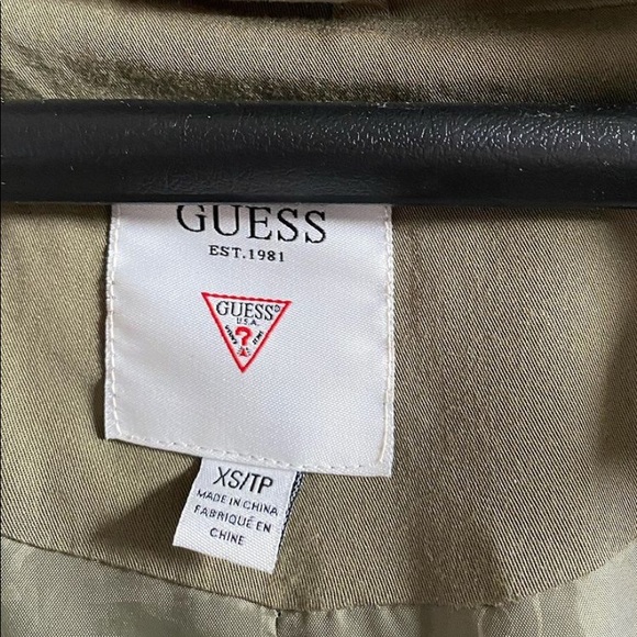 Guess zip up jacket - Picture 3 of 3